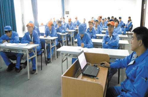 进厂求职新趋势 为何越来越多人选择中介小时工